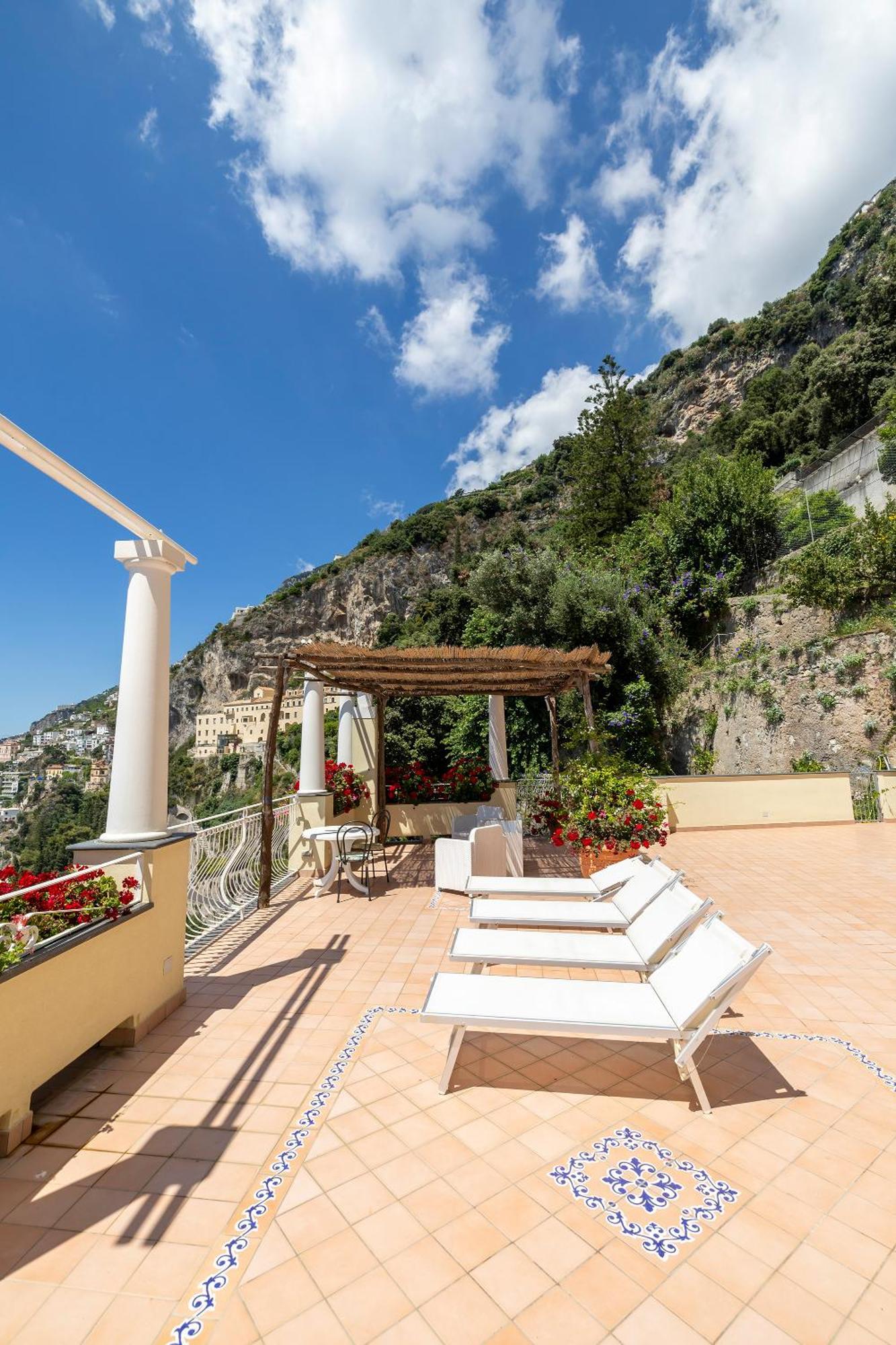 Apartments Amalfi Design Sea View Accessible By 250 Steps ภายนอก รูปภาพ