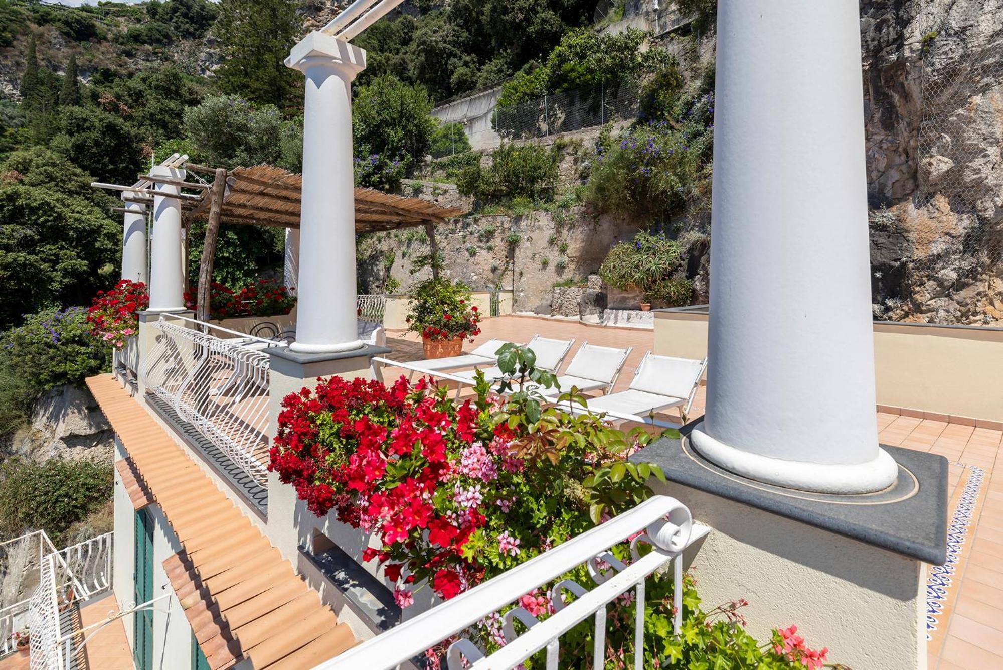 Apartments Amalfi Design Sea View Accessible By 250 Steps ภายนอก รูปภาพ